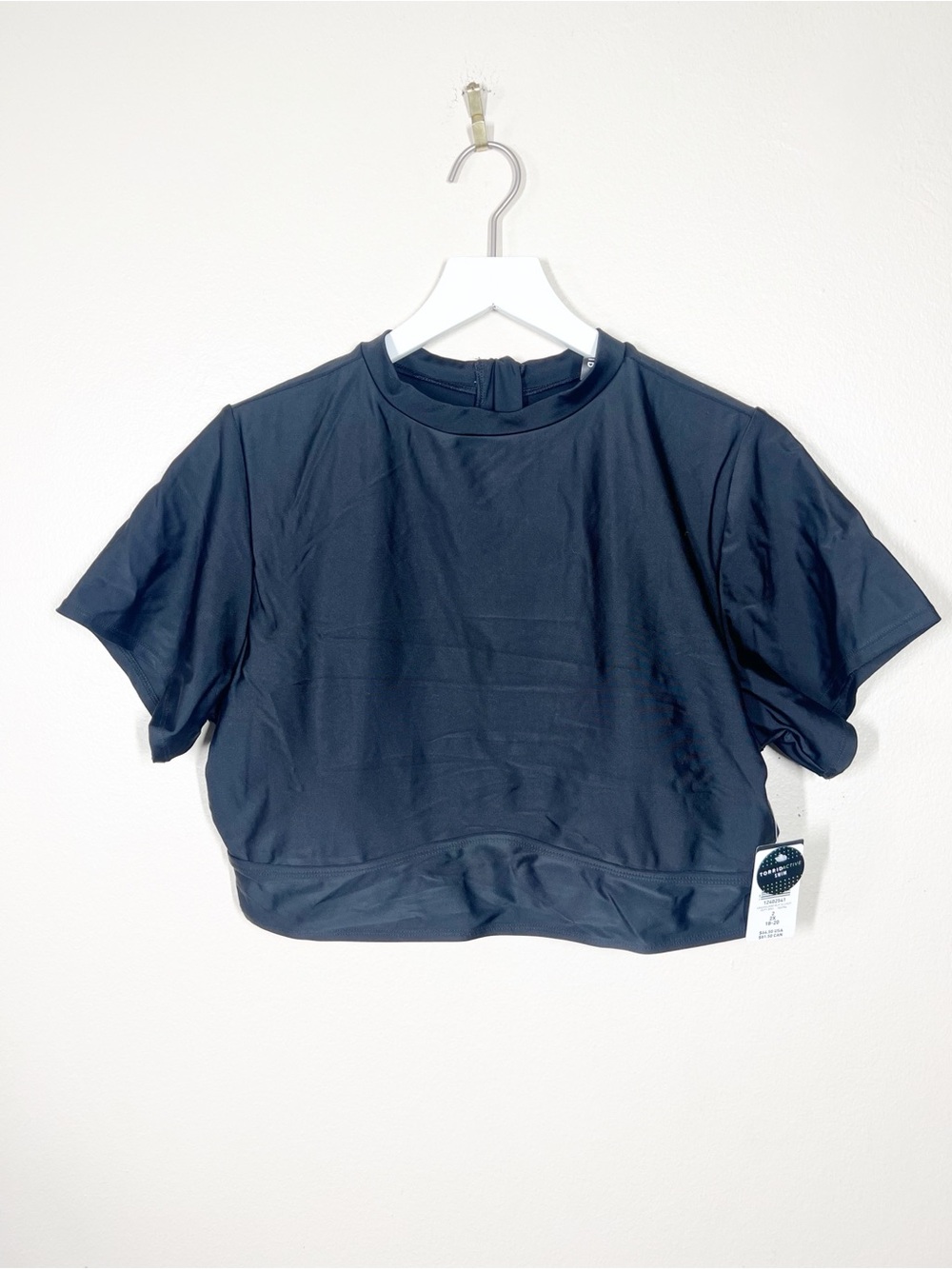 Torrid Womens wire free lightly lined black short sleeve rash guard top NWT